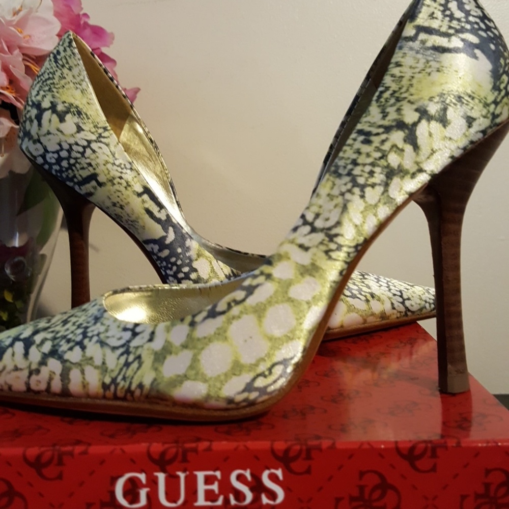 4X HOST PICK!!! Guess "Carrie" Pumps ~ BNIB ~ - Picture 1 of 5